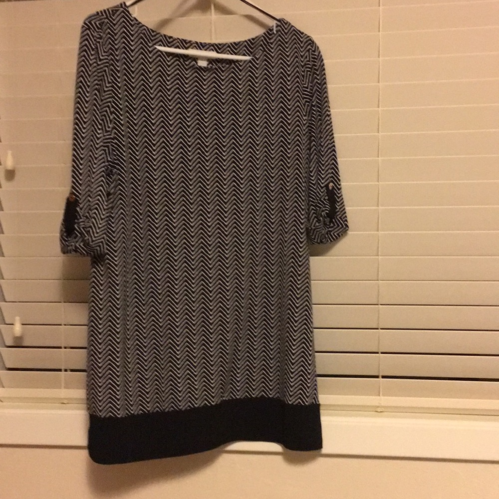 Chevron top with cuff sleeve.
